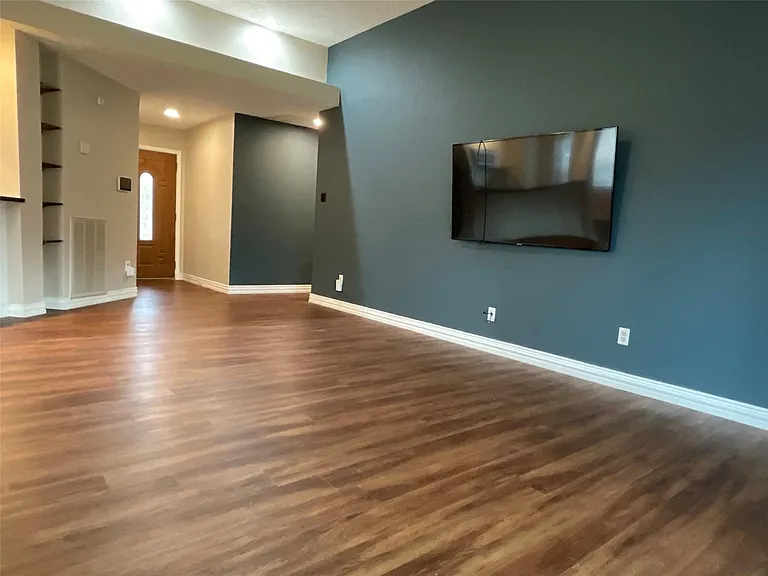 518 Barrow Downs Way — Photo 6