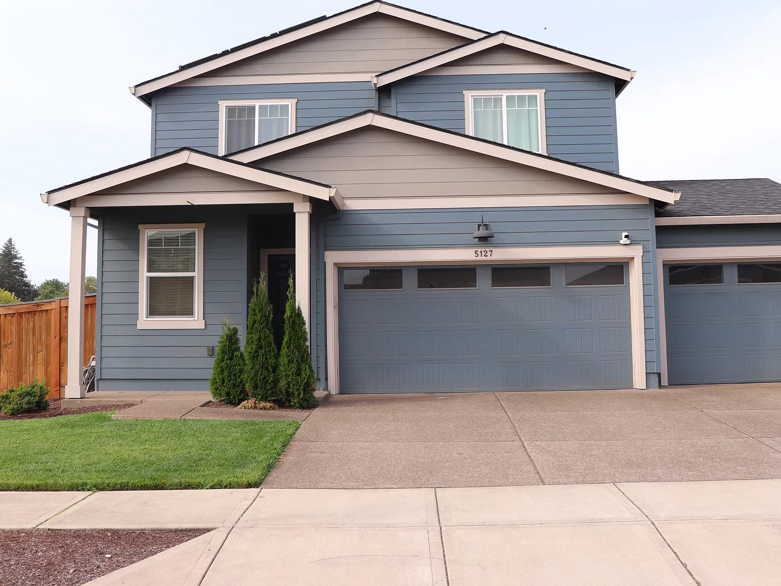 4 bed, 2.5 bath, 1929 sqft, $3,200 — Photo 2
