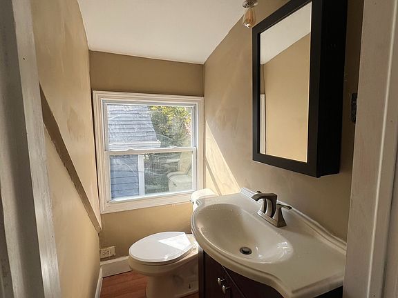 5th image of 2119 W Belmont Ave