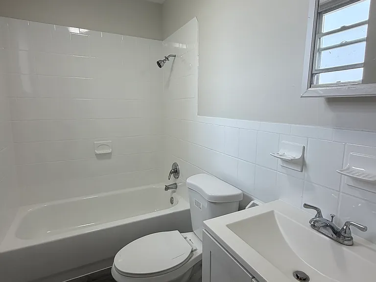 168 N Grove St #410 — Photo 3