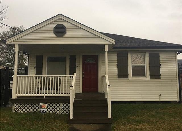 1st image of 3205 W Metairie Ave S
