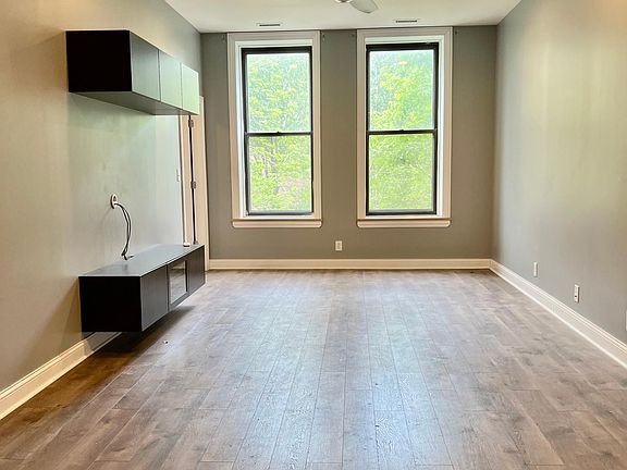 3rd image of 1252 N Noble St #3