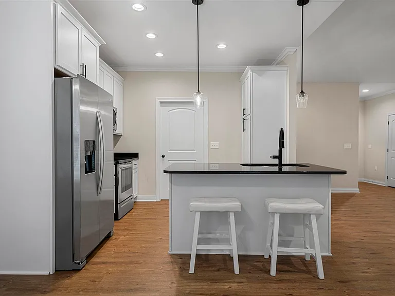 821 Poplar Log Dr — Photo 9