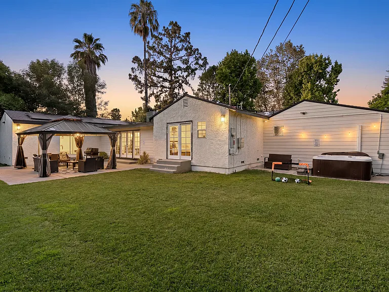 5835 Hillview Park Ave — Photo 57