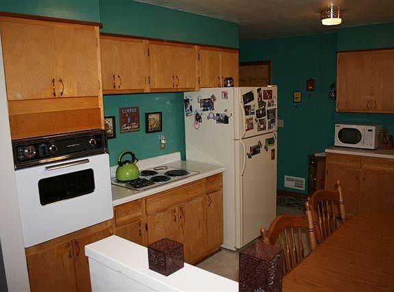 4th image of 215 Admiral St