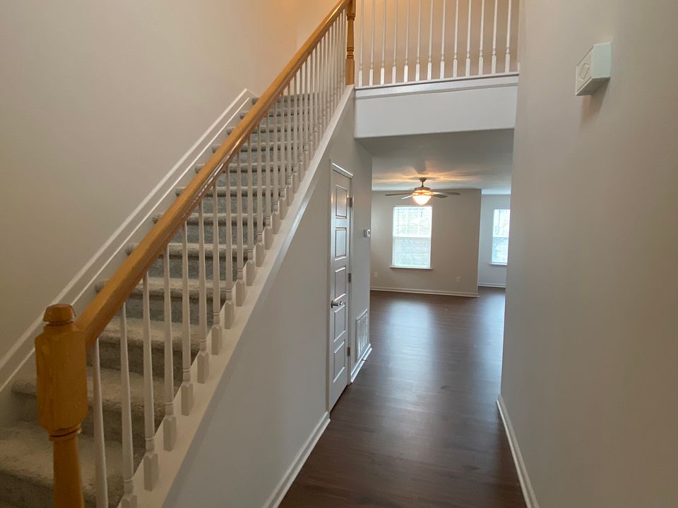1st image of 385 White Oak Trce