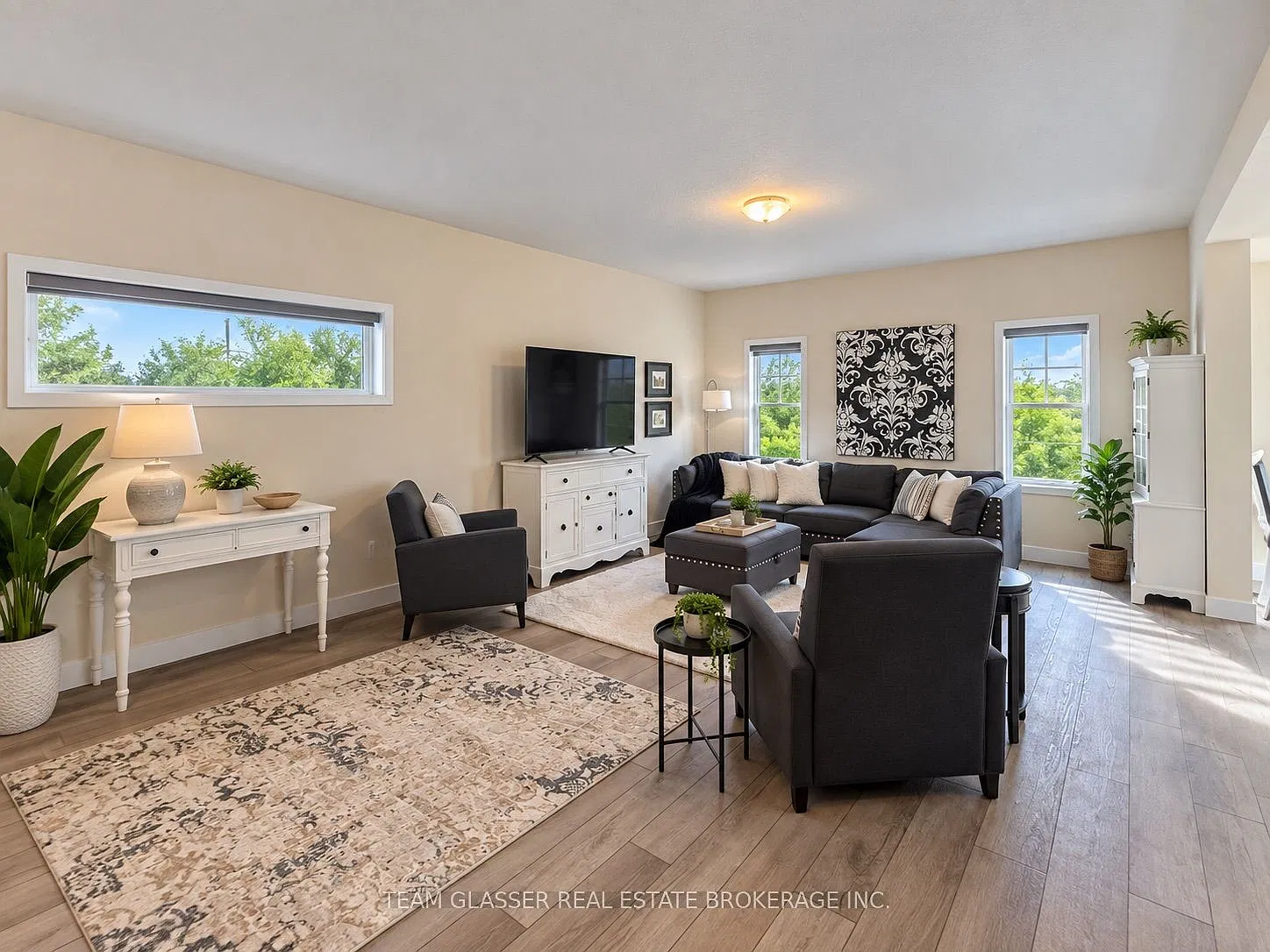 4 bed, $2,700 — Photo 4