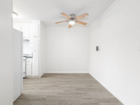 3rd image of 3848 42nd St #7