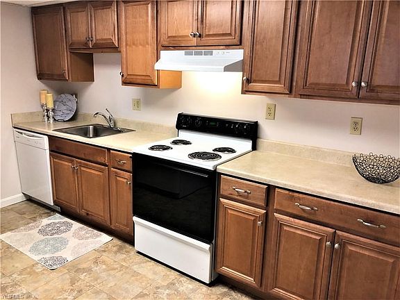 5th image of 84 Mersey Ct Unit 84
