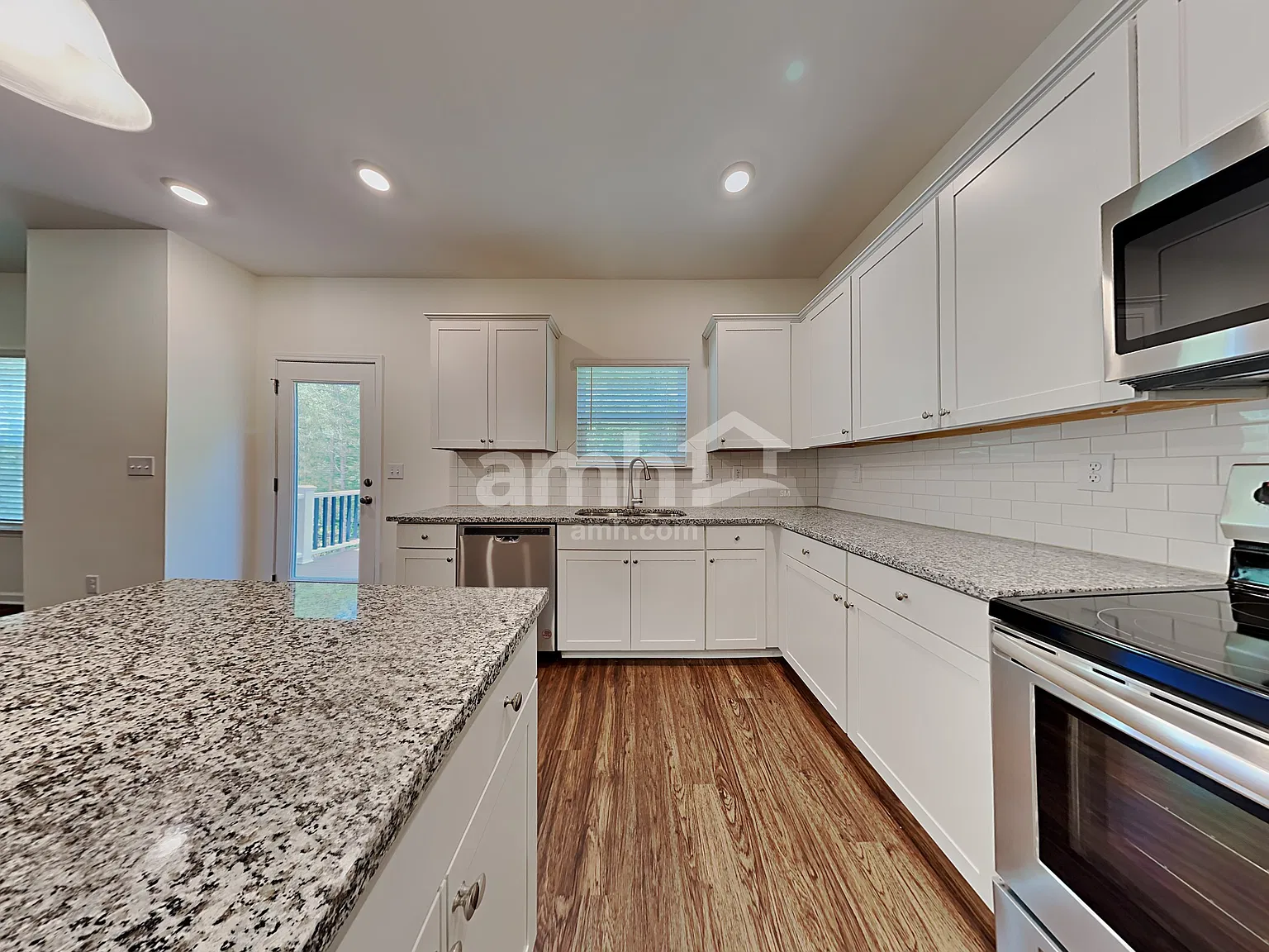 5 bed, 3.5 bath, 2483 sqft, $2,485 — Photo 4