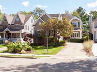 323 Park Ave, Clarendon Hills, IL 60514