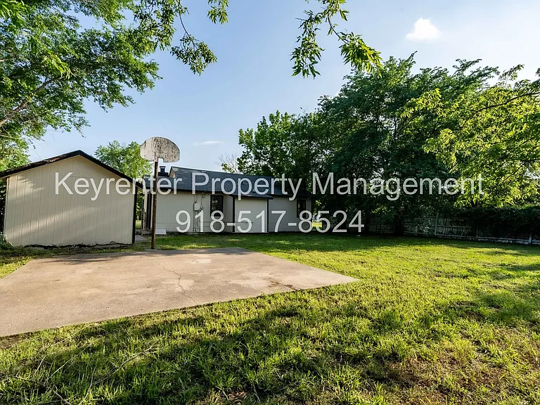 419 E Pine St — Photo 14