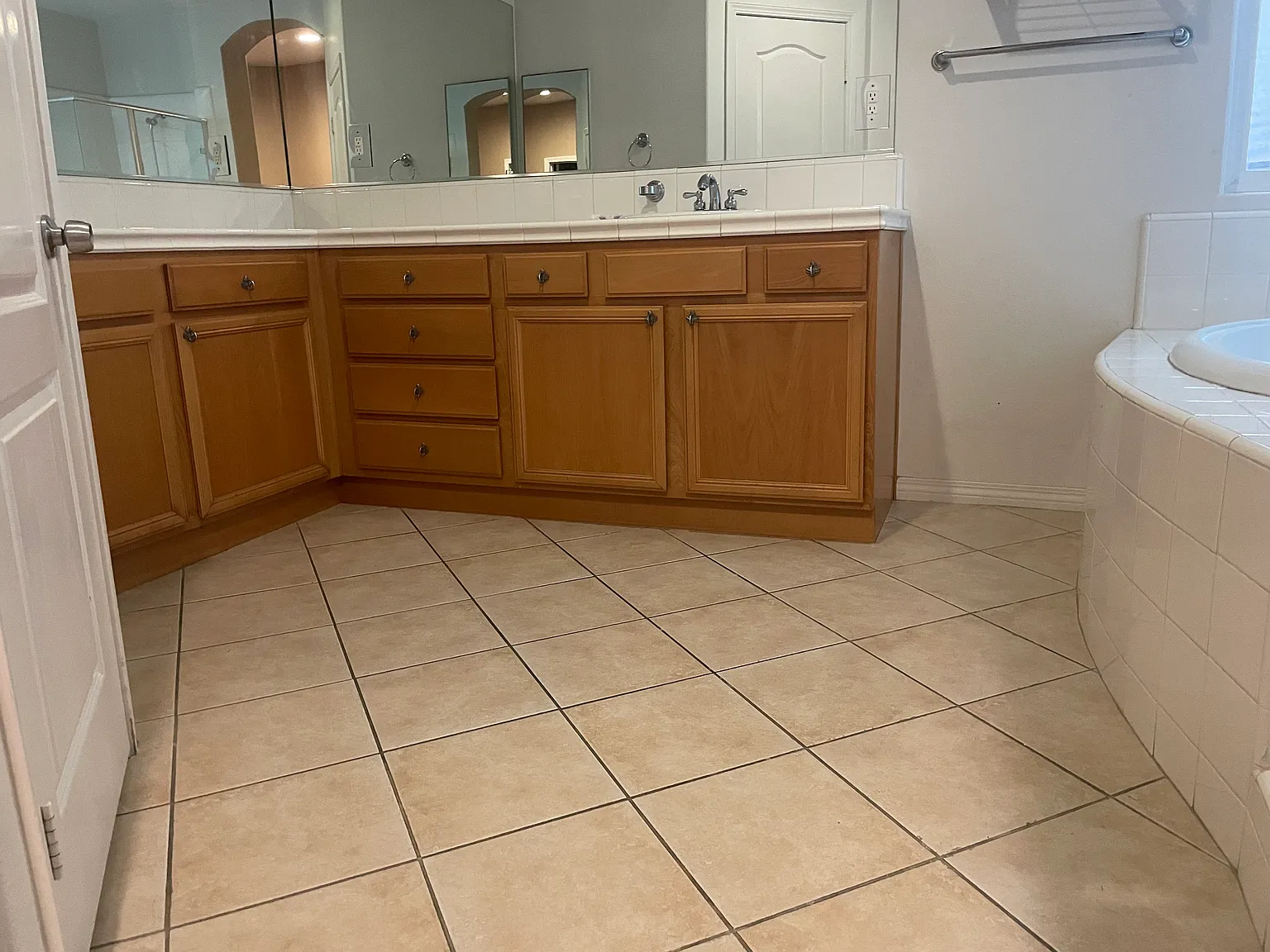 2 bed, 600 sqft, $1,880 — Photo 3