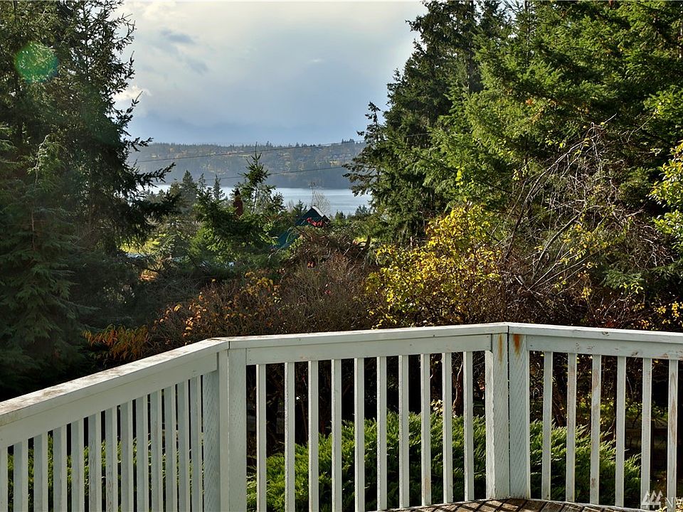 Enjoy sunsets and views of Holmes Harbor & The snow capped Olympic Mountains (behind the cloud cover in this photo). 