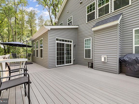 3rd image of 7803 Truitt Ln