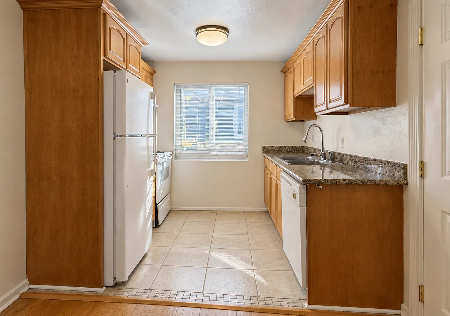 Heather Court Apartments — Photo 2