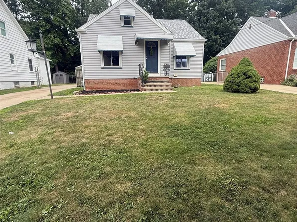 3312 Hearthstone Rd, Parma, OH 44134