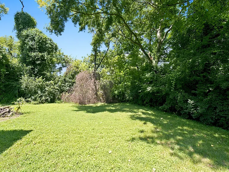 501 Weakley Ave — Photo 29