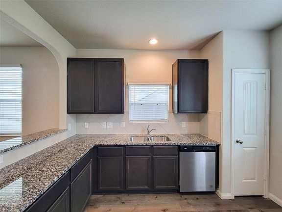 3rd image of 4918 Purple Wisteria Ln