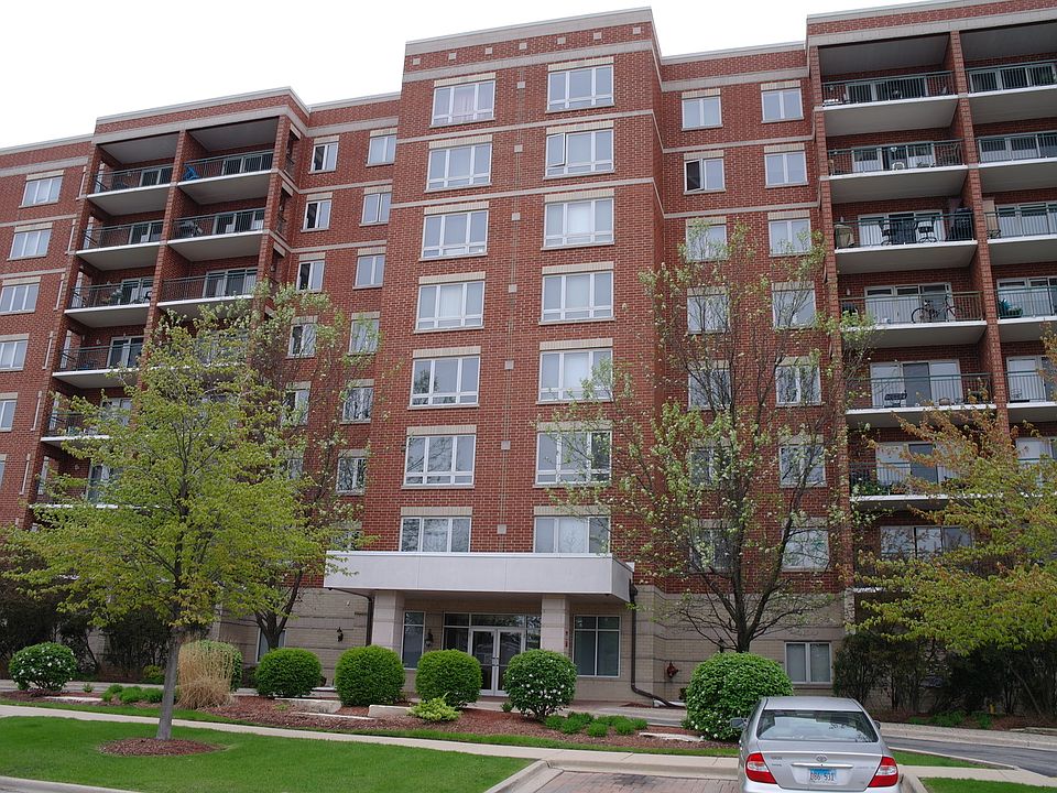 1st image of 5555 N Cumberland Ave Unit 405