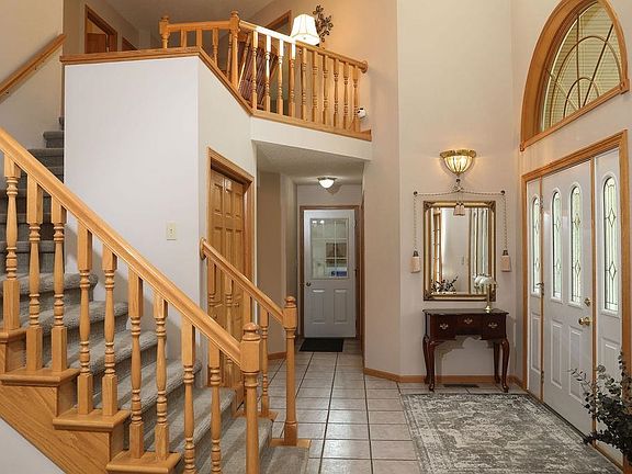 3rd image of 303 Knollwood Dr