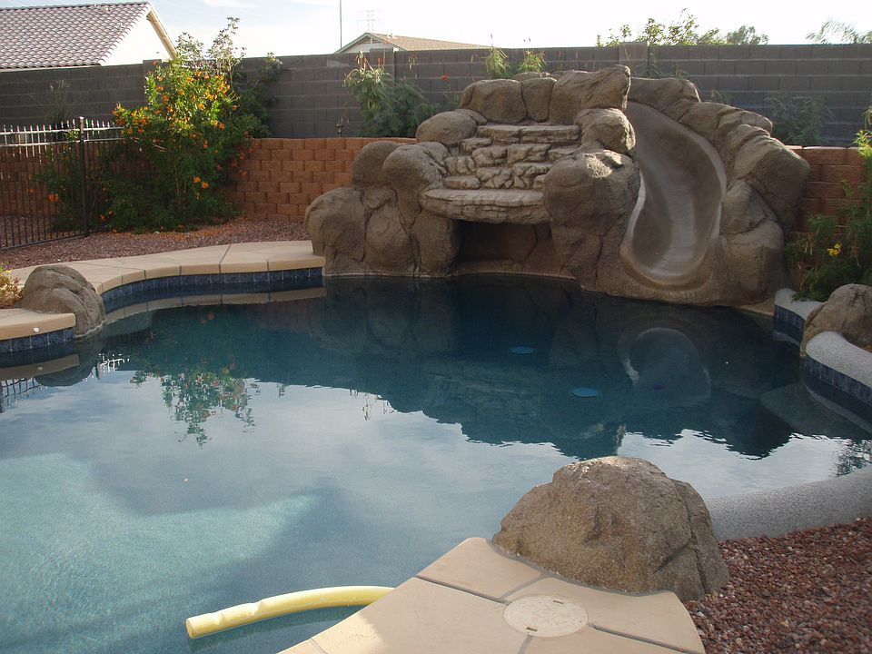 2nd image of 947 N 94th St