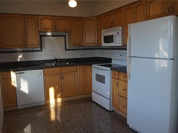 4th image of 14501 N Bayshore Dr APT 1