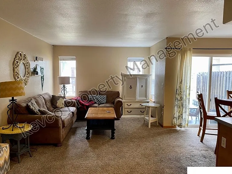 1637 Westbridge Dr #J3 — Photo 2
