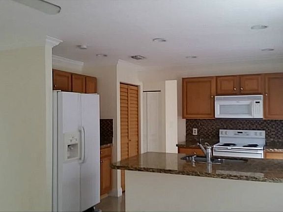 5th image of 10220 Boynton Place Cir