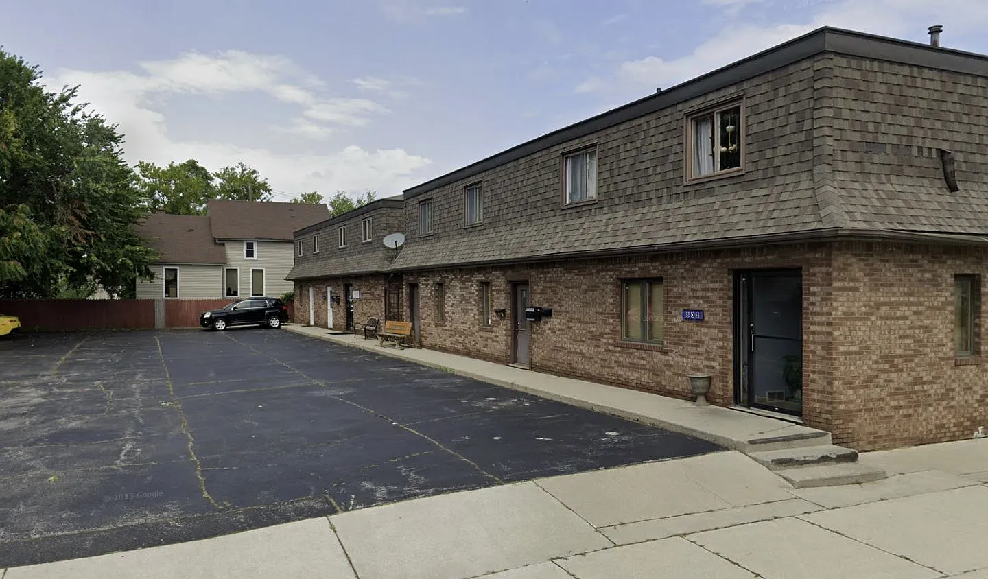 805 Superior Street - A — Photo 2
