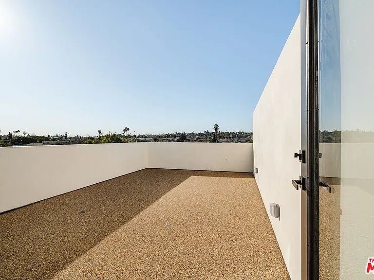 1952 1/2 S Garth Ave #1/2 — Photo 33