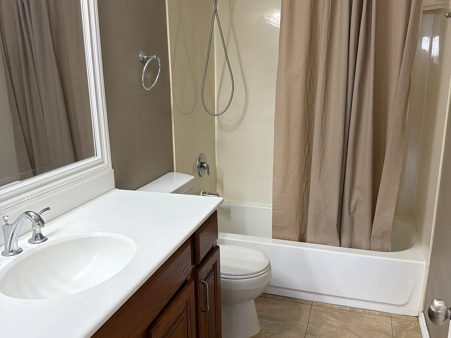 4 bed, 1751 sqft, $2,200 — Photo 2