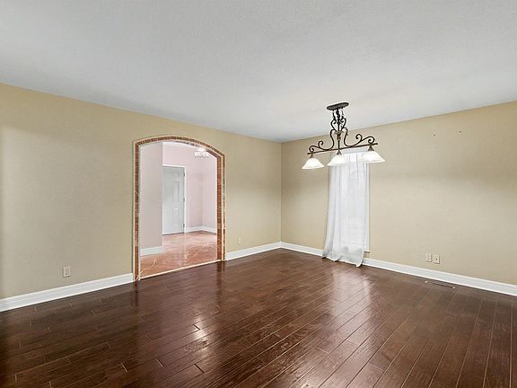 5th image of 81 E Via Verde St
