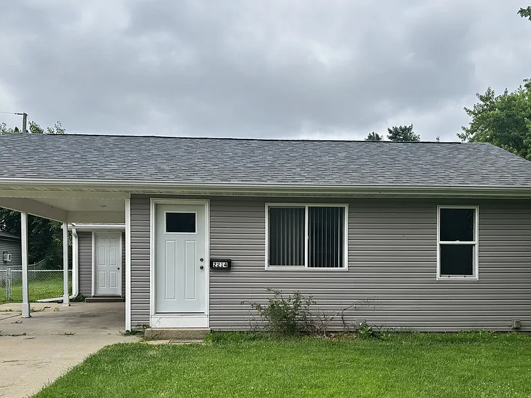 2214 S 8th Ave E — Photo 1