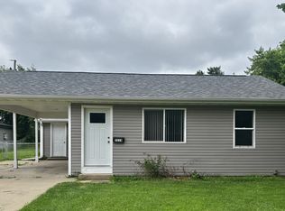 2214 S 8th Ave E, Newton, IA 50208