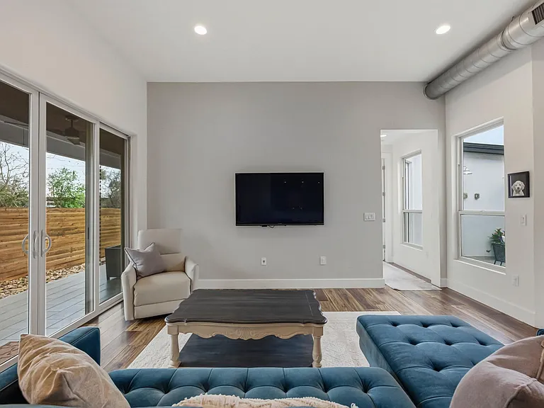 1405 Camelot Cir #A — Photo 5