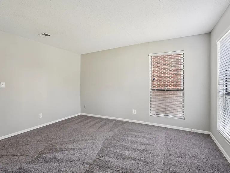 Polo Club Apartments — Photo 11