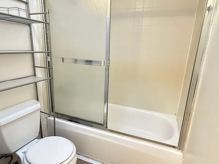 405-407 E Simpson St #1G — Photo 8