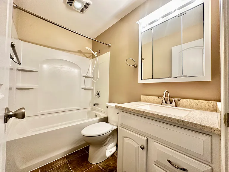 1736 S Park Ave #1 — Photo 8