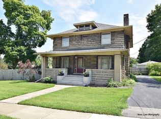 306 S 10th Ave, St Charles, IL 60174