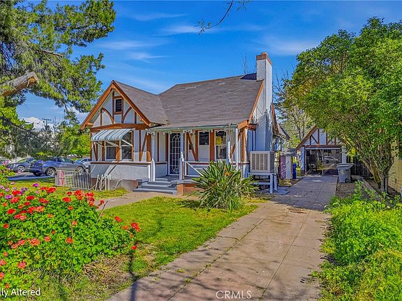 3rd image of 261 W 26th St