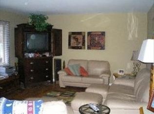 427 E Oakwood Dr, Barrington, IL 60010