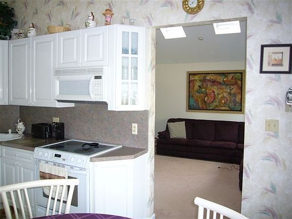 Kitchen/Lr