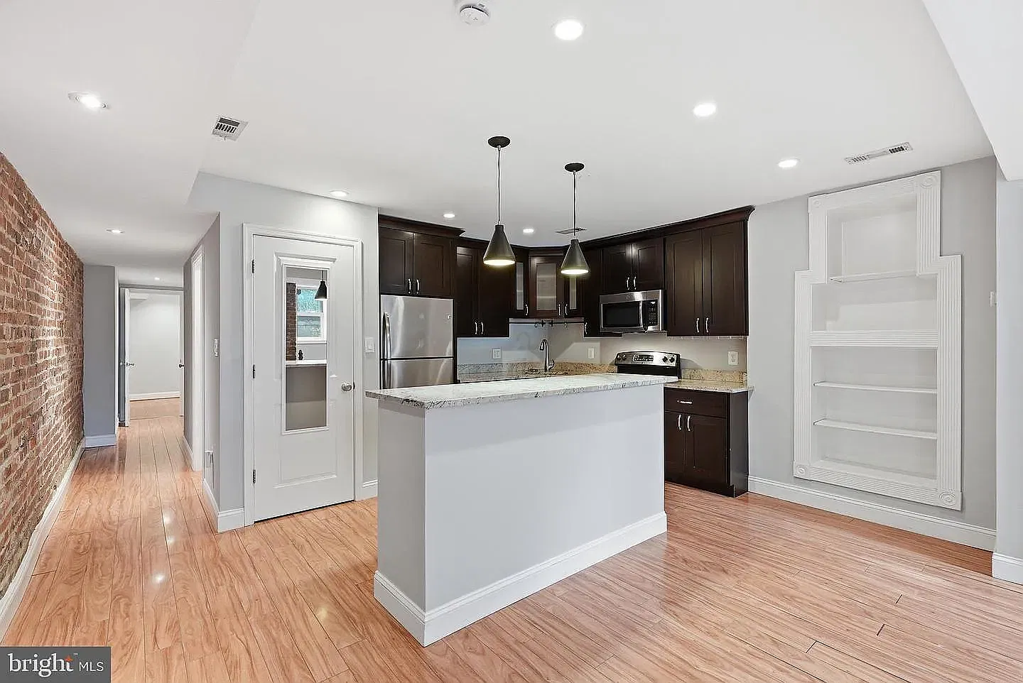 2 bed, 900 sqft, $2,800 — Photo 4