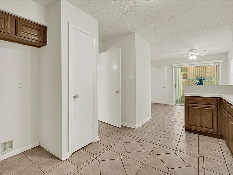 4910 Brownfields Ct — Photo 11