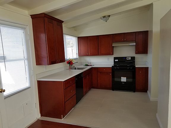 2nd image of 833 Lakeknoll Dr