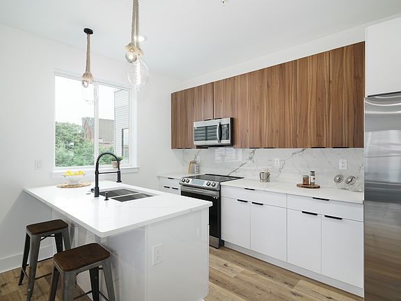 4th image of 2621 W Oxford St Unit 201