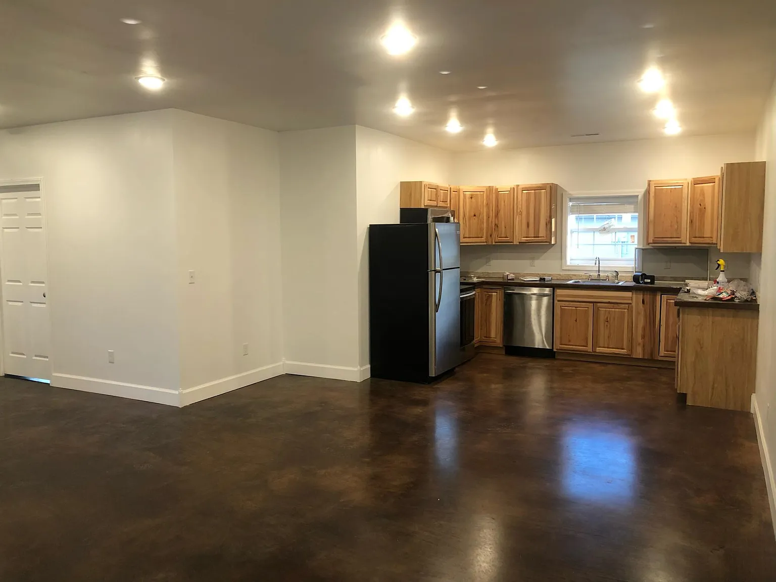 3 bed, $1,850 — Photo 2