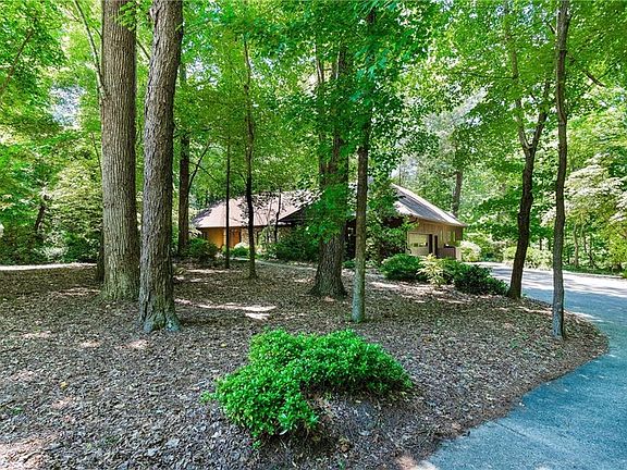 2nd image of 2407 Deer Track Ln