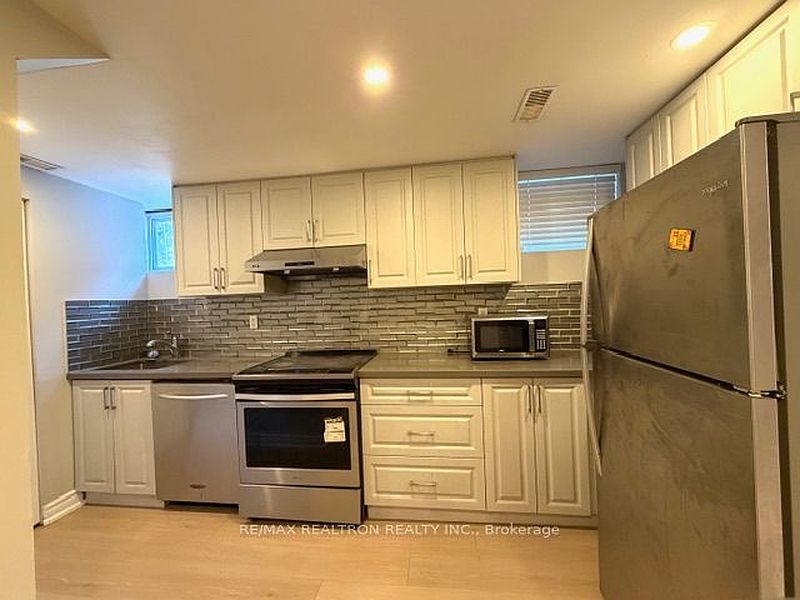 Toronto House for rent - 3 Bedrooms — photo 2